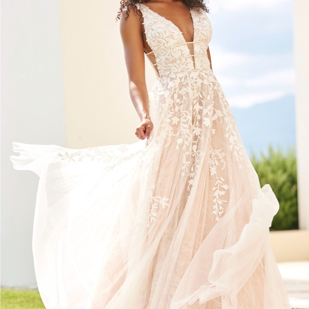 Brand New Never Altered Sherri Hill 54862 size 2 ivory over blush
